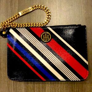 HILFIGER Large wristlet/clutch
